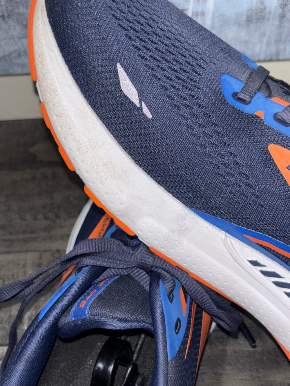 Brooks Adrenaline GTS 23 Men's Running Shoe SZ13 - Picture 9 of 10